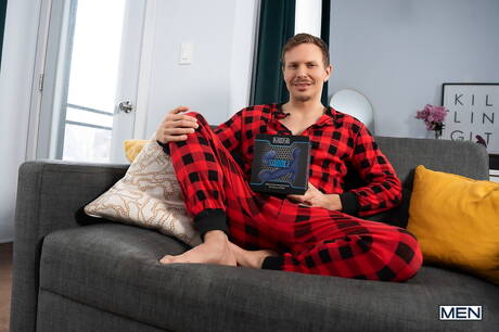 Der heiße Hengst Ethan Chase und sein heißer Kumpel Shawn Rhimes ficken nach dem Schwanzlutschen