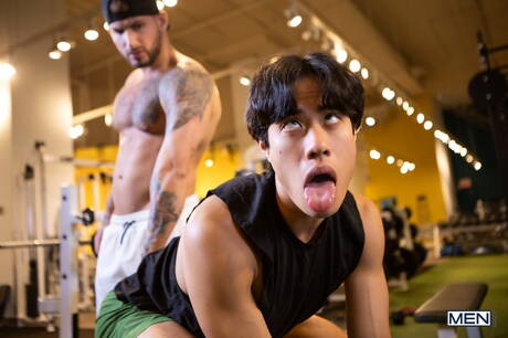 El galán Parker Savage y el supersemental Jay Wu tienen sexo caliente en pareja