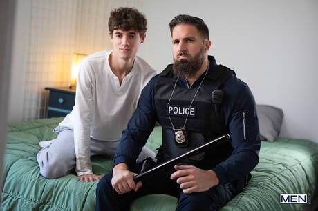 Two american guys bodybuilder Chuck Conrad and beautiful boy Andy Adler have a good sex