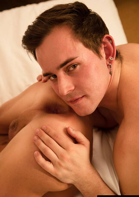 Amerikaanse hete twink Dallas Preston en goed gebouwde Josh Brady neuken kont na het zuigen