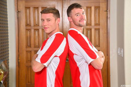 ASGmax Originals: Muscular Justin Matthews and muscular Justin Dajock make a love
