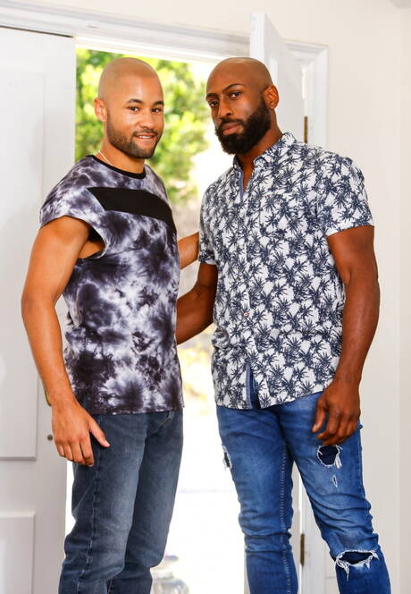 Noir Male: Hot american guys muscular Jj Lake and hunky guy Xavier Zane undressing and showing tight butt