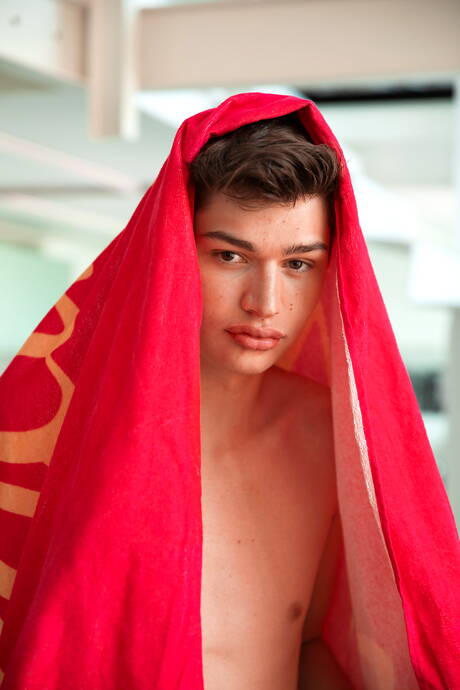 El joven Louis Thauvin posando desnudo