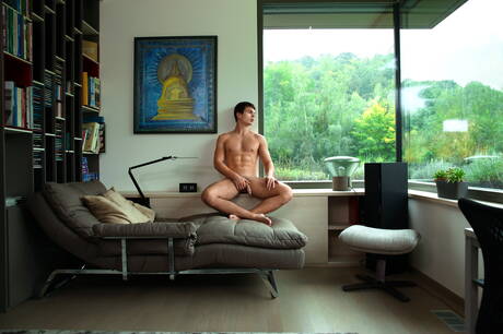 Czech stud Derek Caravaggio playing with dick