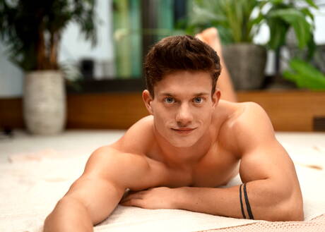 Bull Bruce Harrelson undressing and showing hot ass