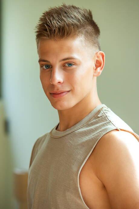 Freshmen: Superstud Tom Gabbard undressing and showing nice butt