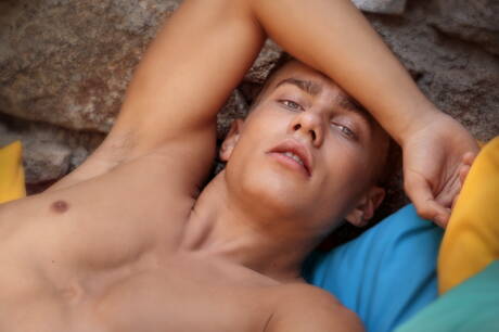 斯洛伐克硬漢 Elio Chalamet 和捷克肌肉男 Jim Durden 在戶外享受口交