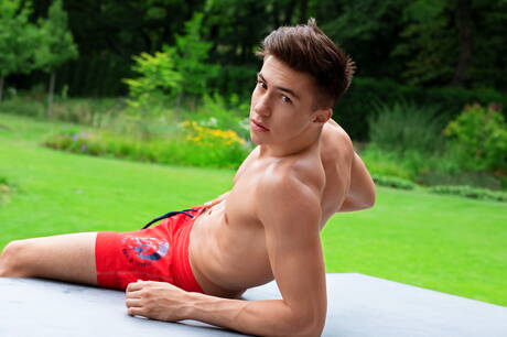 Freshmen: American husky guy Cristiano Cruzo posing nude and showing nice butt outdoor