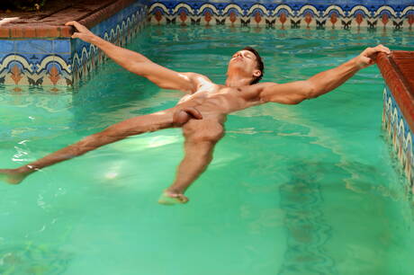 Slovak strongman Nils Tatum get naked and showing his ass in hot shower