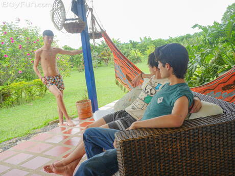 Boyfun: I ragazzi eccitati Danny Collins, Justin Host e Sebastian Jed in un trio di sesso all