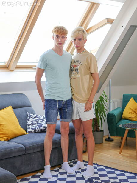 年輕小夥 Apolo Fernandez 和帥哥 Rick Vilela 吸吮後乾了屁股