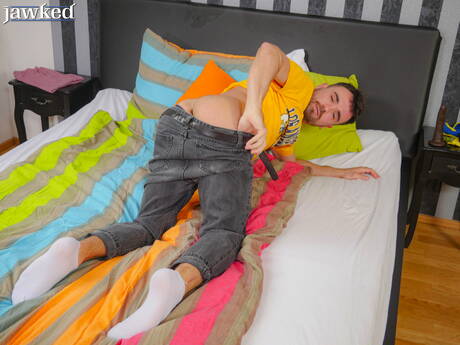 Tsjechische knappe Daniello Danure poseert naakt en laat zijn strakke kont zien