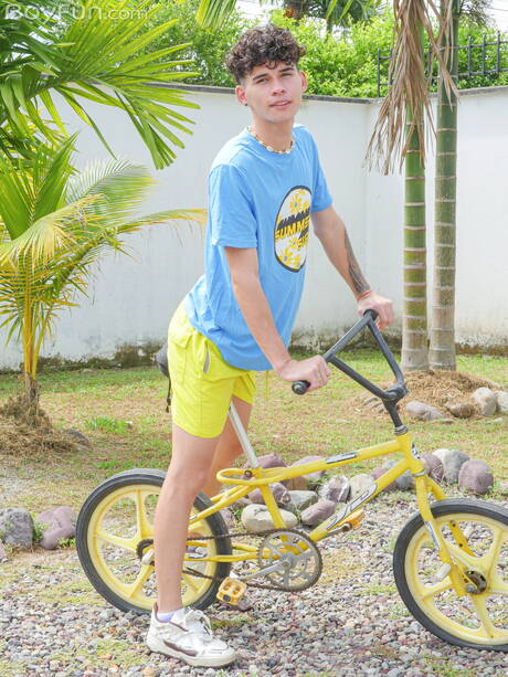 Boyfun: Twink Milcon Tonso and young boy Xander Gomez have a hot sex outdoor