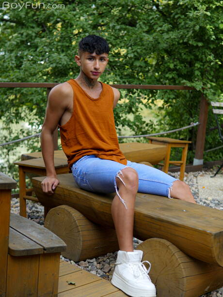 American beautiful boy Archi Gold get naked and showing nice butt outdoor