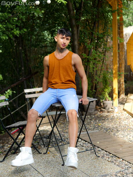 American beautiful boy Archi Gold get naked and showing nice butt outdoor