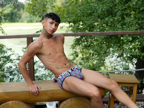 American beautiful boy Archi Gold get naked and showing nice butt outdoor