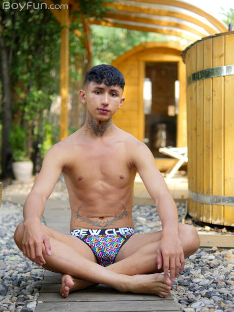 American beautiful boy Archi Gold get naked and showing nice butt outdoor