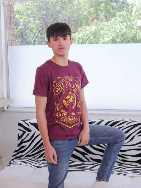 美國年輕男孩Justin Host脫衣服露出緊實臀部