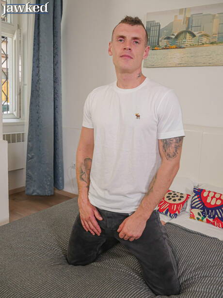 肌肉男 Dominik Balta 脫衣服露出漂亮臀部