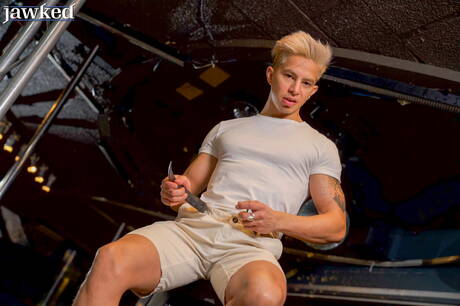 ラテン系の筋肉質なエンジェル・サンタナとカナダのスーパースタッドのマヌエル・スカイがお互いを犯す