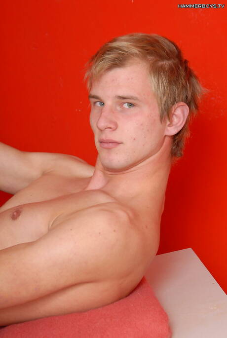 Le beau garçon Patrik Janovic et le jeune Rob Selacky dans une action homosexuelle torride