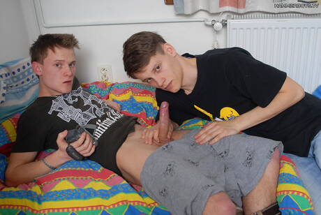 Hammer Boys: 핫한 트윙크 요한 코코와 예쁜 남자 스티브 맥스가 구강 성교 후 섹스를 한다