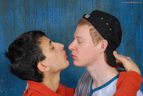 Der junge Kerl Jan Little und der schöne Junge Mario Stefany haben guten Oralsex