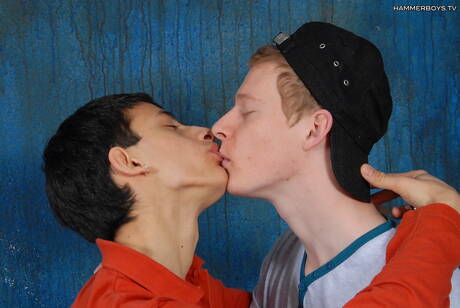 Der junge Kerl Jan Little und der schöne Junge Mario Stefany haben guten Oralsex