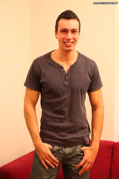 El tipo duro Greg Taylor se masturba