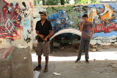 Pretty boy Roman Geremy and young Tamas Pisti fuck ass after sucking outside