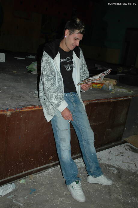 Russian muscular Andrei Karenin in blowjob scene