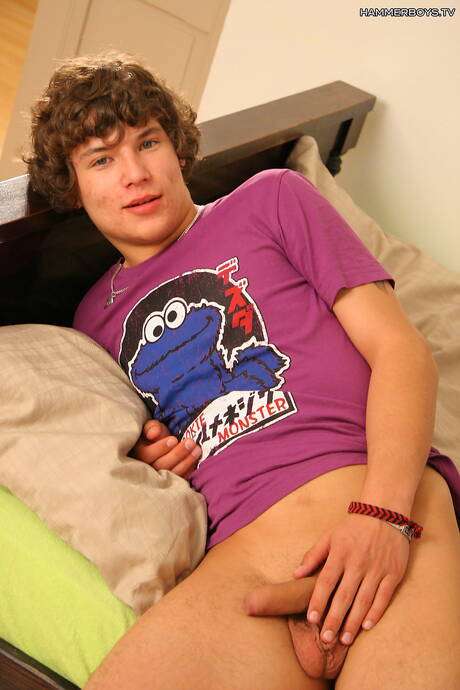 Pretty boy Roman Sonik take off his clothes