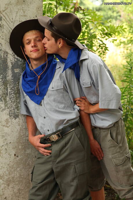 Il ragazzo sexy Patrik Il ragazzo dolce e bello Robin Berg fa sesso di coppia all