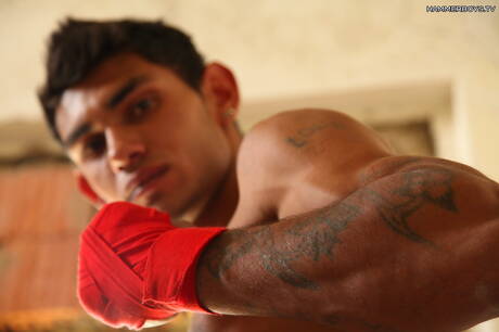 Le beau copain Attila Gypsy et le magnifique copain Fabien Rossi ont un bon sexe anal