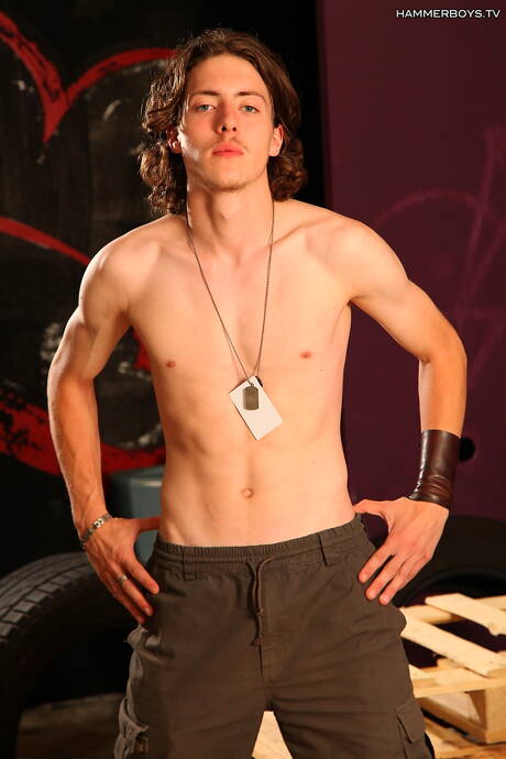 Le jeune Ted Green se masturbe