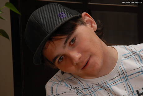 Twink Leon Tyto posando nu