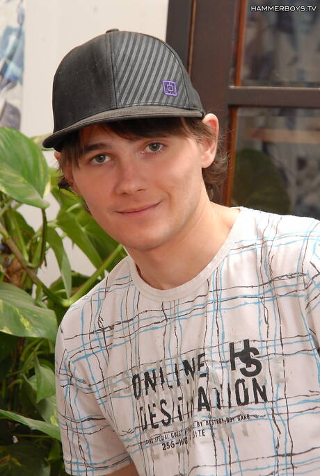 Twink Leon Tyto posando nu