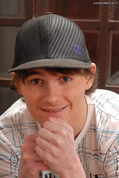 Twink Leon Tyto posando nu