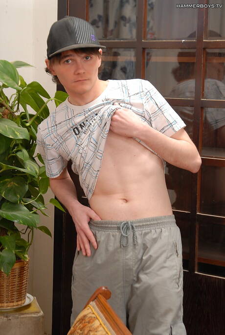 Twink Leon Tyto posando nu