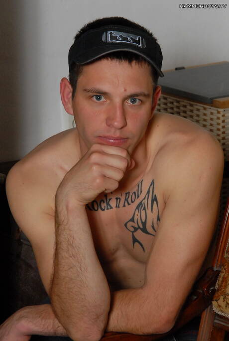 Le jeune Jaro Green et le minet chaud Pavel Konrad baisent le cul après avoir sucé une bite