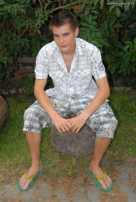 El guapo Emilio Rigardi y el joven Patrik Janovic se chupan y se follan mutuamente al aire libre