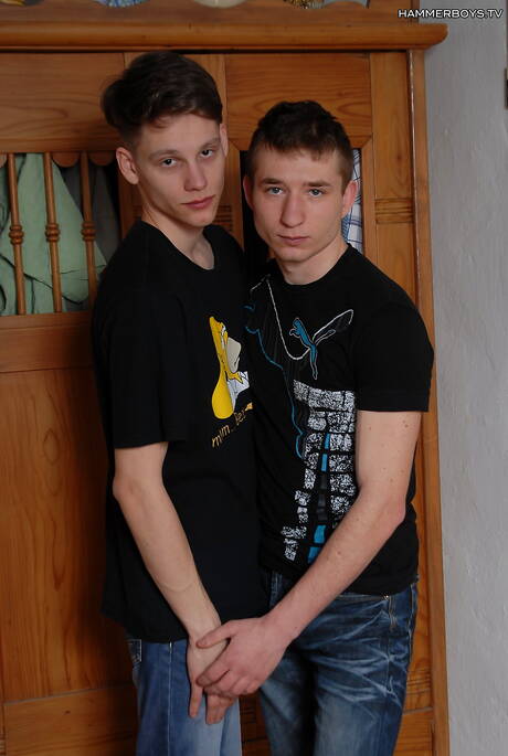 Young dude Roman Paulik and young dude Steve Maxx drilling an ass