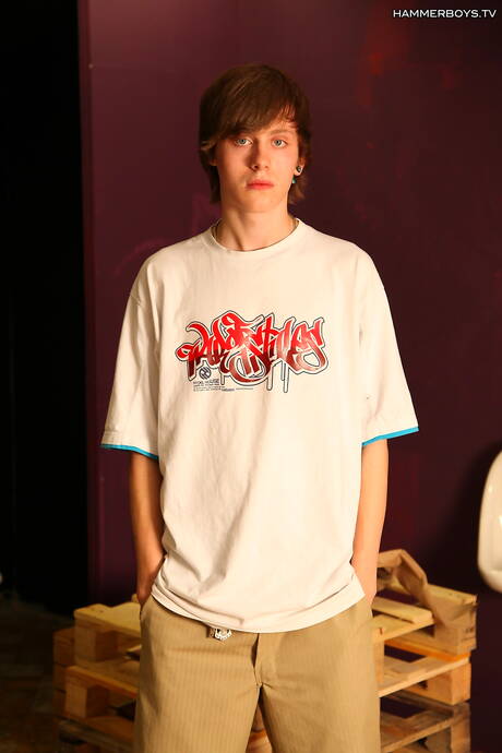 Der junge Pedro Garcia wichst seinen Schwanz