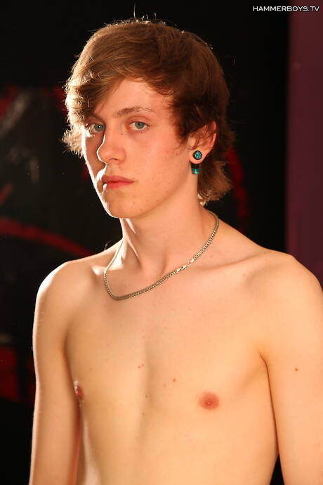 Der junge Pedro Garcia wichst seinen Schwanz