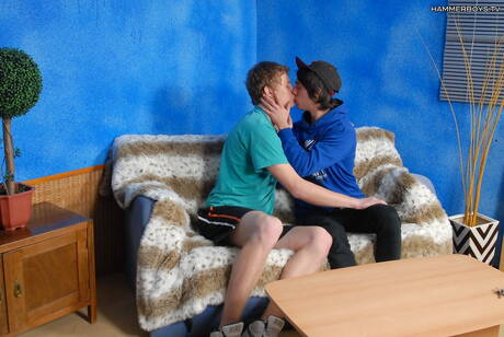 Der junge Kerl Mario Stefany und der Twink Steve Huge in heißer homosexueller Action