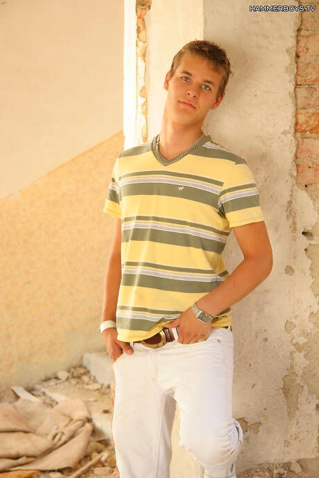 Hunk Enzo Bloom and hunky guy Tony Hansen have a good oral sex