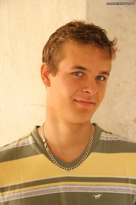 Le beau gosse Enzo Bloom et le beau gosse Tony Hansen ont une bonne fellation