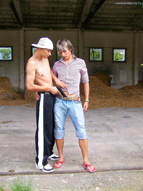 Twink Andrei Karenin and young boy Leon Bares banged each other outside