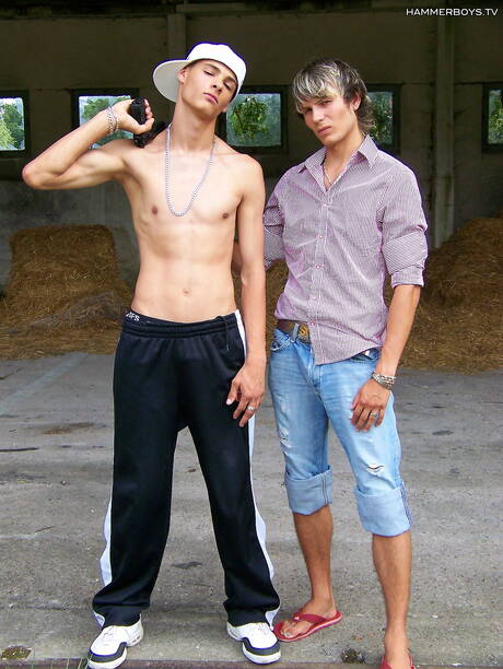 Twink Andrei Karenin and young boy Leon Bares banged each other outside