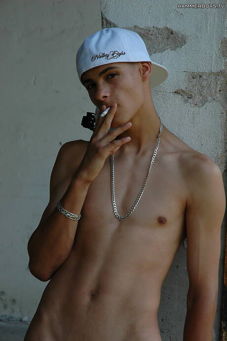 Twink Andrei Karenin and young boy Leon Bares banged each other outside